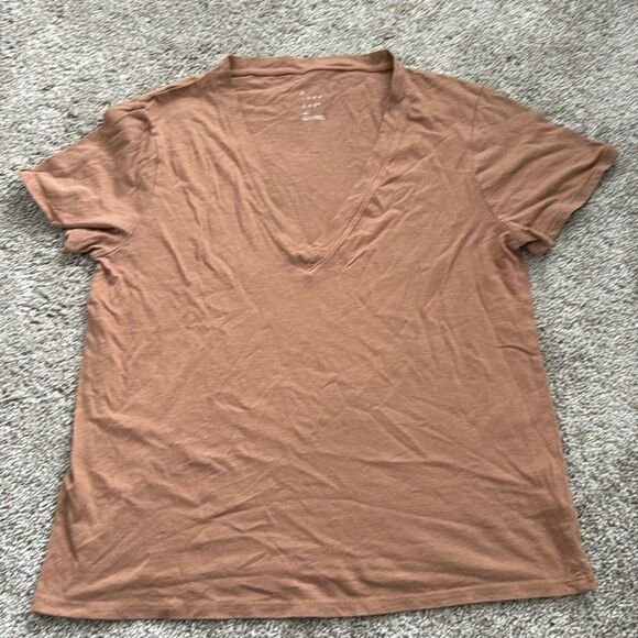NWOT A NEW DAY V NECK BASIC TEE - Picture 1 of 2